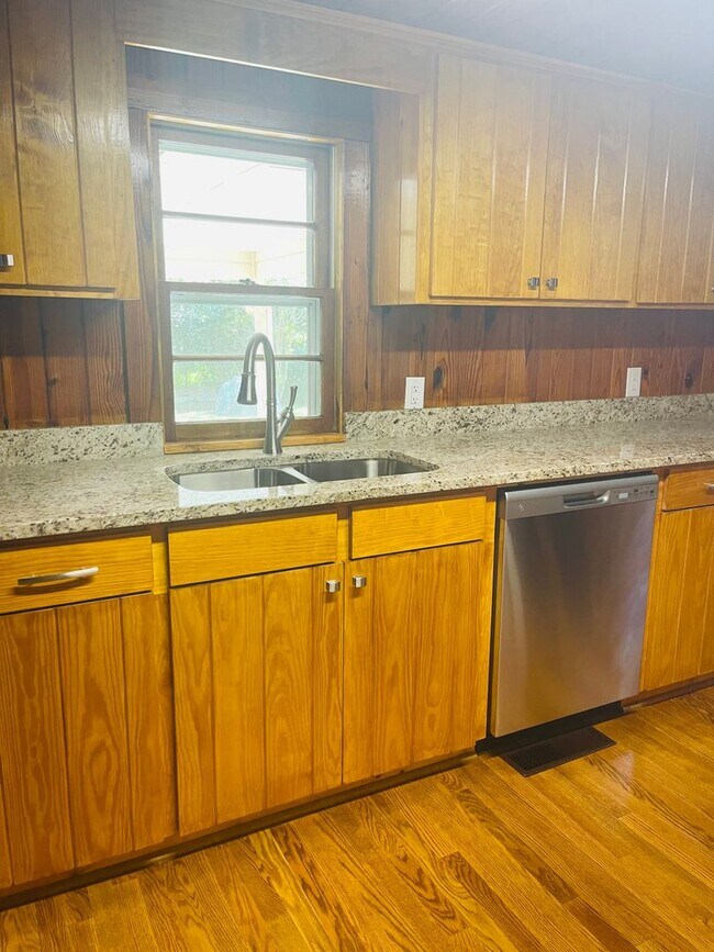 Building Photo - 3 BD/1/BA County Ranch Home