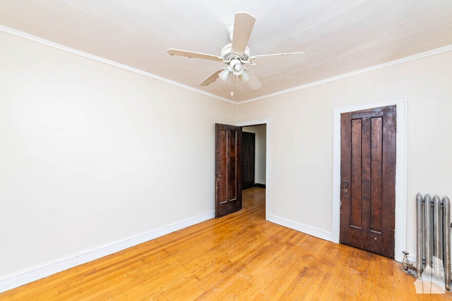 Building Photo - 4455 N Artesian Ave