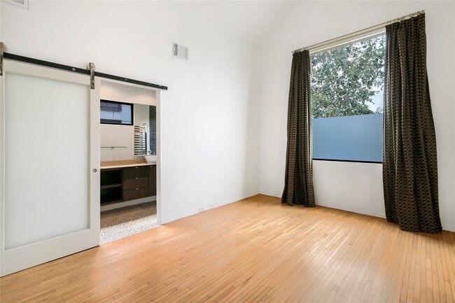 Building Photo - 730 Tulane St