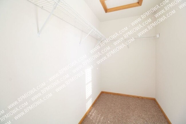 Building Photo - 3052 SW Arlan Ln