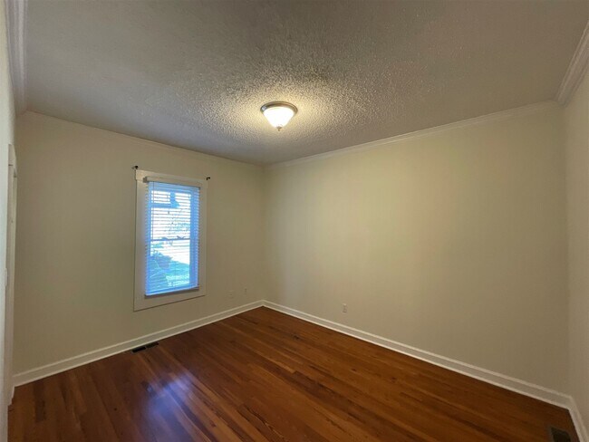 Building Photo - T.R. Lawing Realty Property