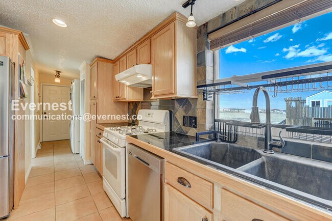 Building Photo - 1385 Antelope Dr