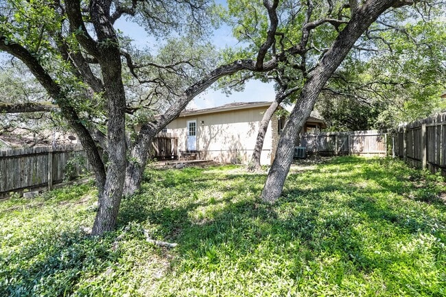 Building Photo - Rare Hill Country Gem | Upgraded Duplex on a Quiet Cul-de-Sac