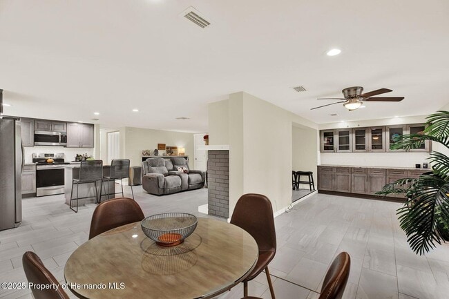 Building Photo - 18321 Edgewood Dr