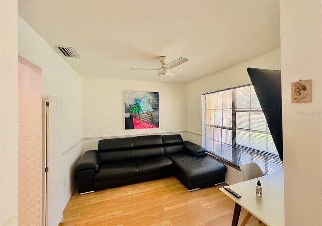 Building Photo - 104 Hartwood St