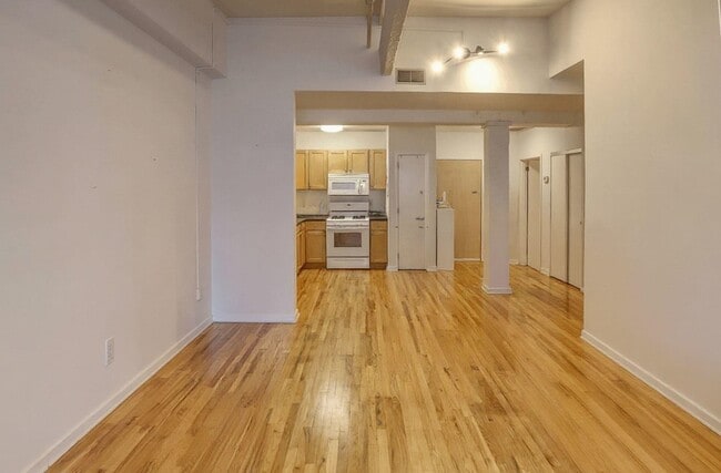 Building Photo - 1034 Clinton St