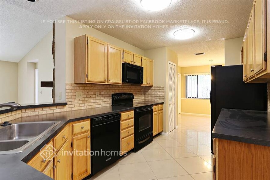 Building Photo - 901 Sandywood Dr