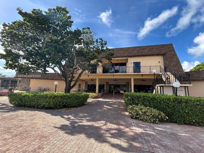 Building Photo - 115 Briarwood Cir