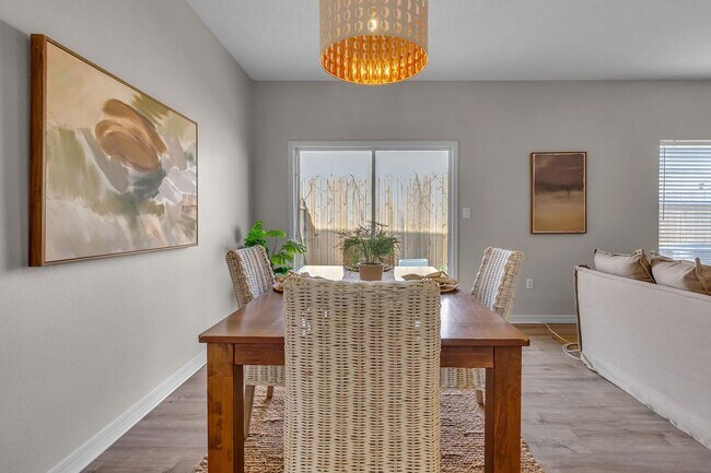 Building Photo - Destin 3 Bedroom Townhome with a Garage!