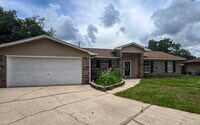 Building Photo - 1304 Pine Hill Cir