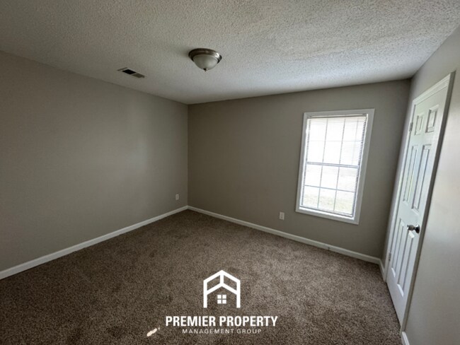 Building Photo - 6516 Lake Valley Dr