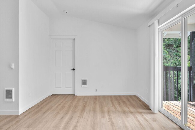 Building Photo - Bluebird Cozine Creek ***MOVE IN SPECIAL $...
