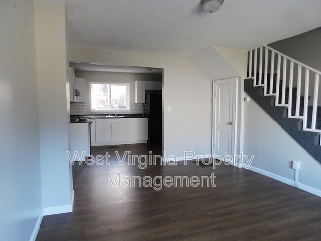 Building Photo - 200 Lewis St