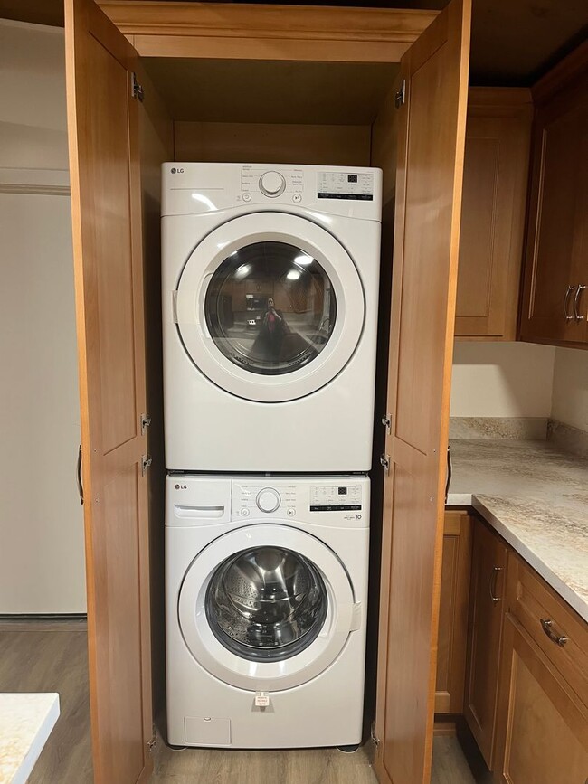 Building Photo - 4 Bedroom 2 Bath Home in Old Davis Near Campus