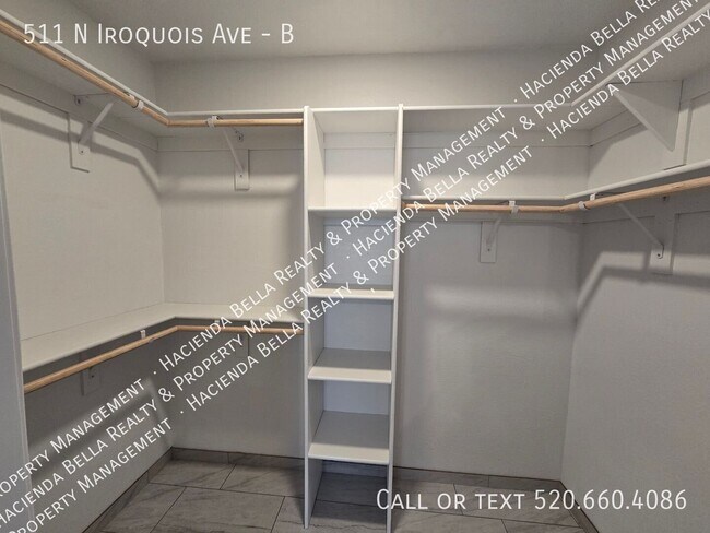 Building Photo - 511 N Iroquois Ave