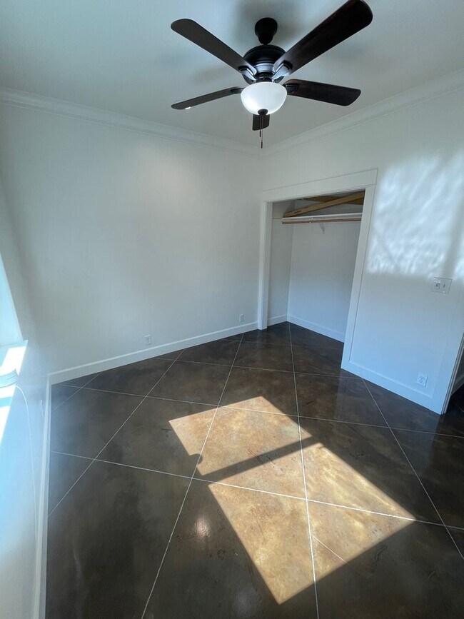 Building Photo - 126 W 20th St