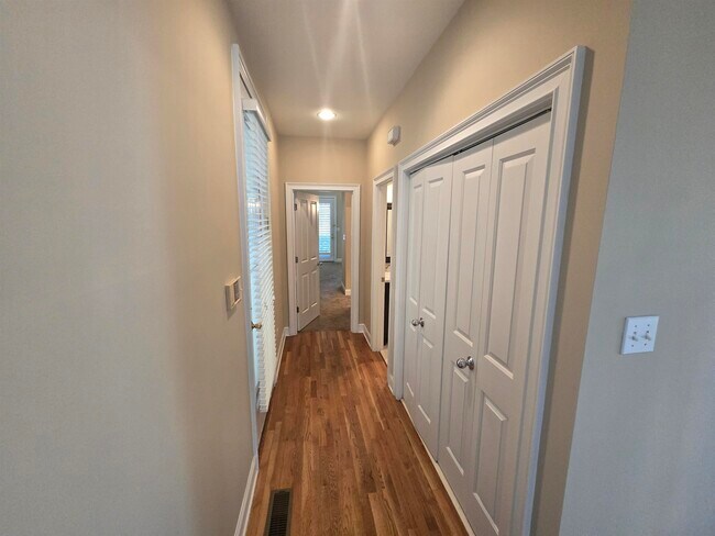 Building Photo - 113 Village Ln