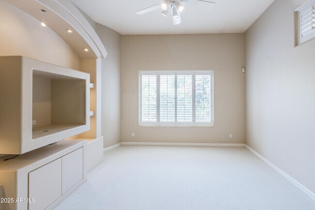 Building Photo - 7369 E Del Acero Dr