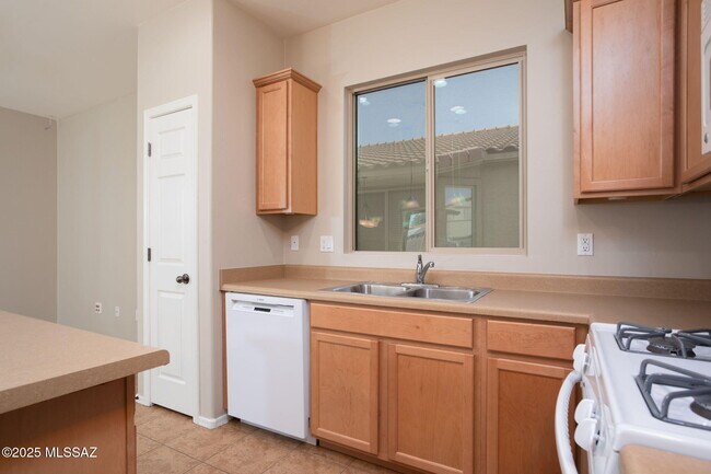 Building Photo - 12073 W Hailey Ln