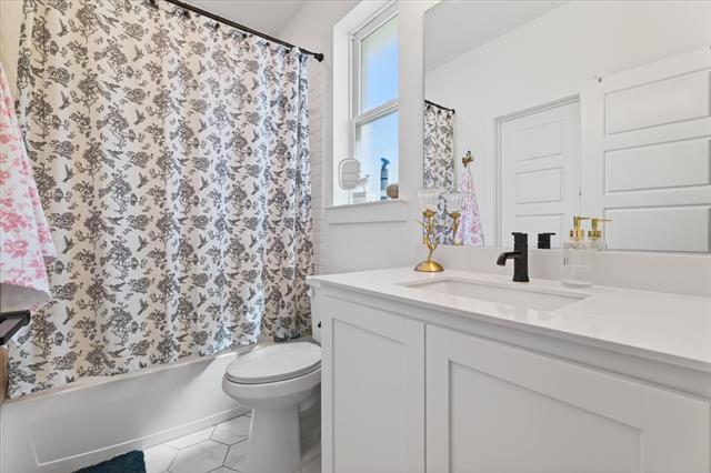 Building Photo - 3320 Crescent Ln