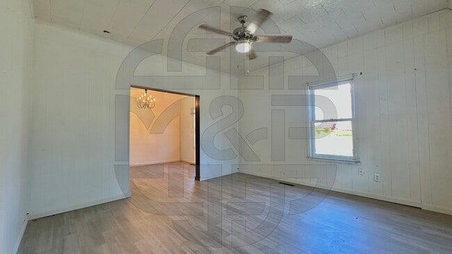 Building Photo - 410 E Taylor Ave