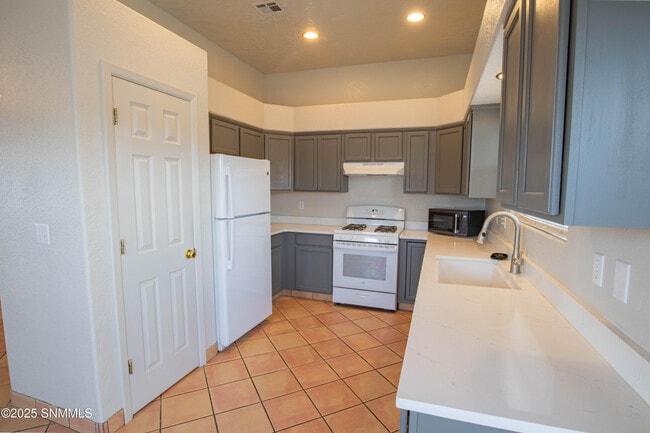 Building Photo - 2656 Bearcat Dr