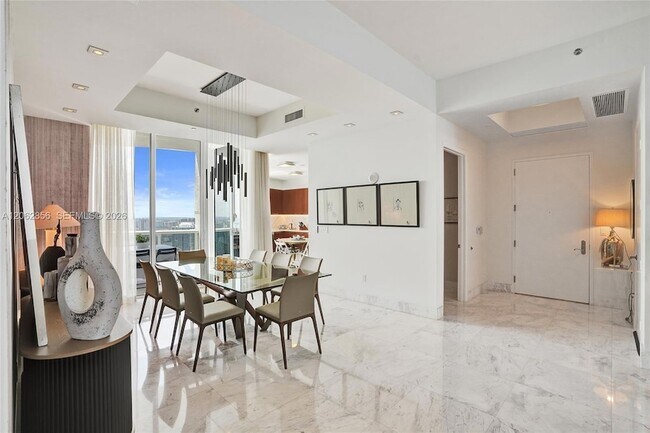 Building Photo - 16001 Collins Ave