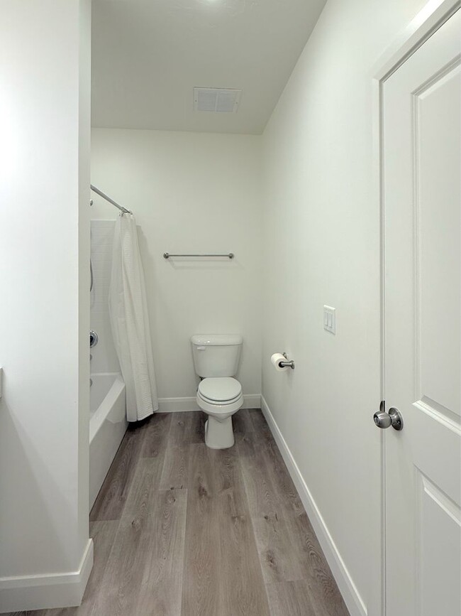 Building Photo - Desert Color Condo 3 bd, 2 bt, 1 Car Garage