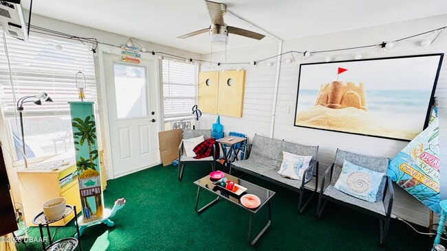 Building Photo - 921 N Wild Olive Ave