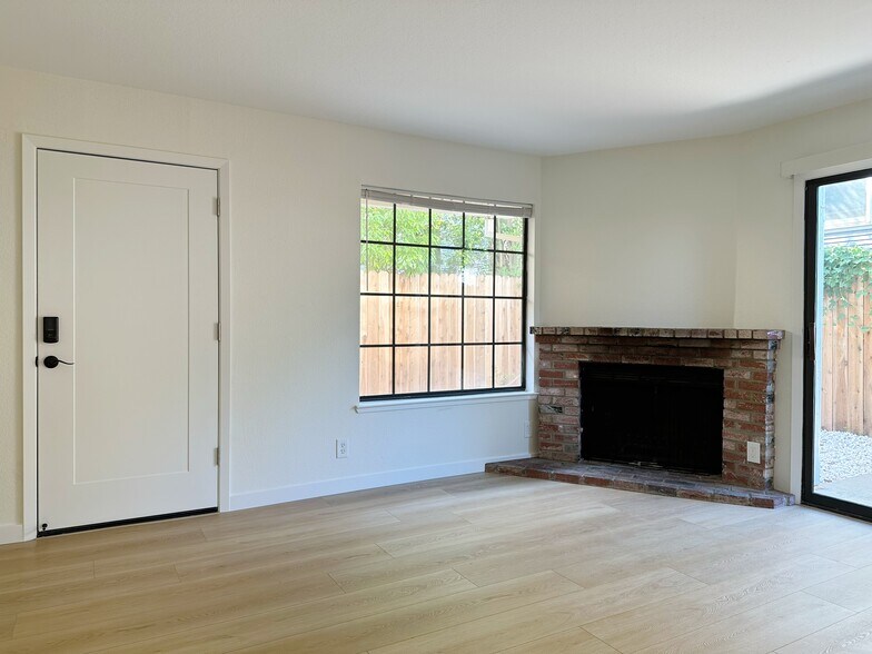 Building Photo - 1807 V St