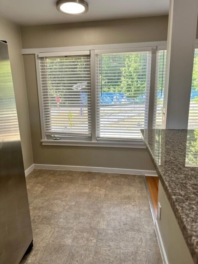 Building Photo - Diamond Marina Apartments - 1 bedroom