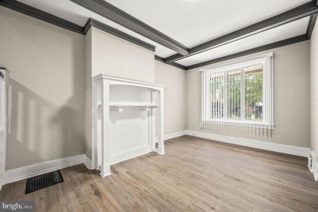 Building Photo - 5011 Larchwood Ave