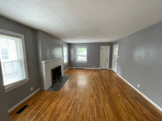 Building Photo - 928 Monterey Ave