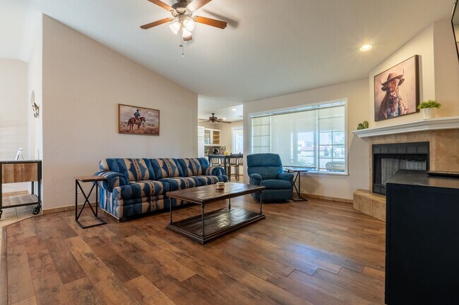 Building Photo - ?? 4 Bed / 2 Bath Mesa del Sol Home with Golf Course Views | Furnished or Unfurnished Option Avai...