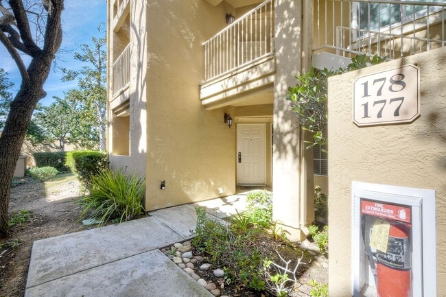 Building Photo - Bright One bedroom, one bath home in Mira Mesa!