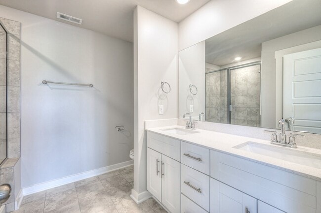 Building Photo - 531 Swanholme Dr