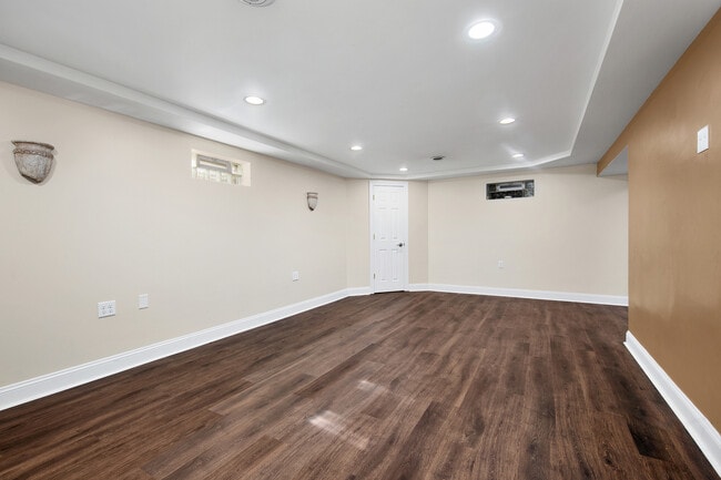 Building Photo - 1013 Stonegate Rd