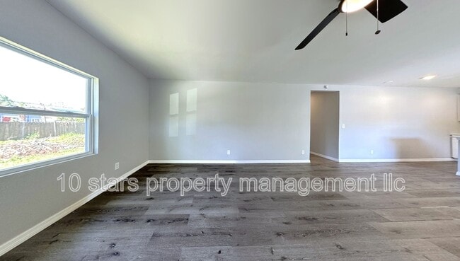 Building Photo - 3841 16th Ave S