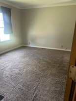 Building Photo - 209 Pauline Dr