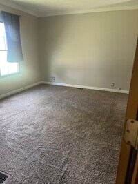 Building Photo - 209 Pauline Dr