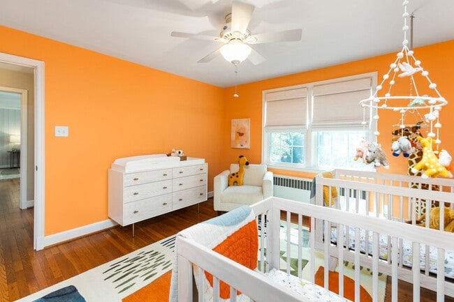 Building Photo - Stunning Irving Park 4 bedroom, 4 bathroom...