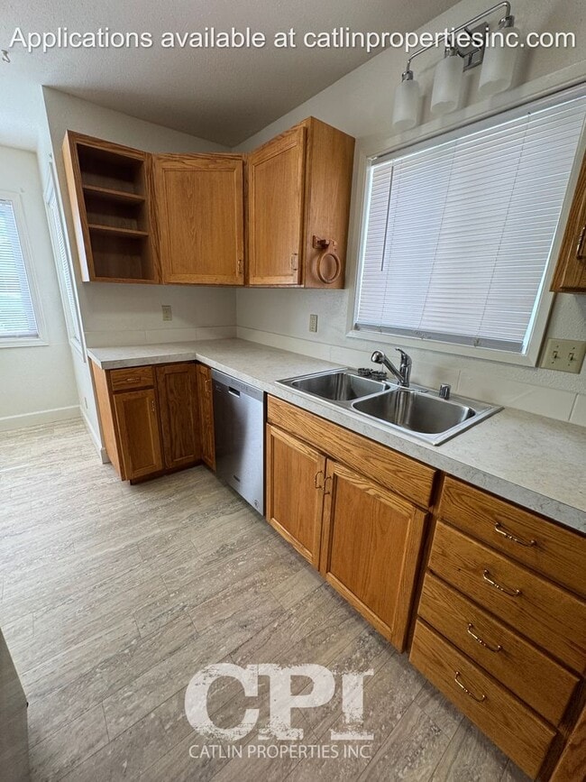 Building Photo - 532 Davidson Avenue