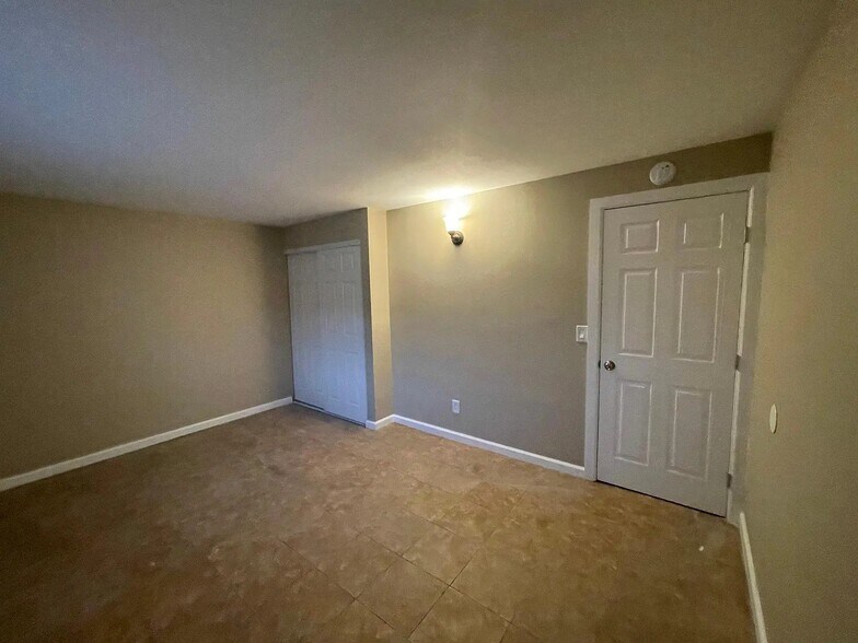 Building Photo - 1000 Mojave Dr