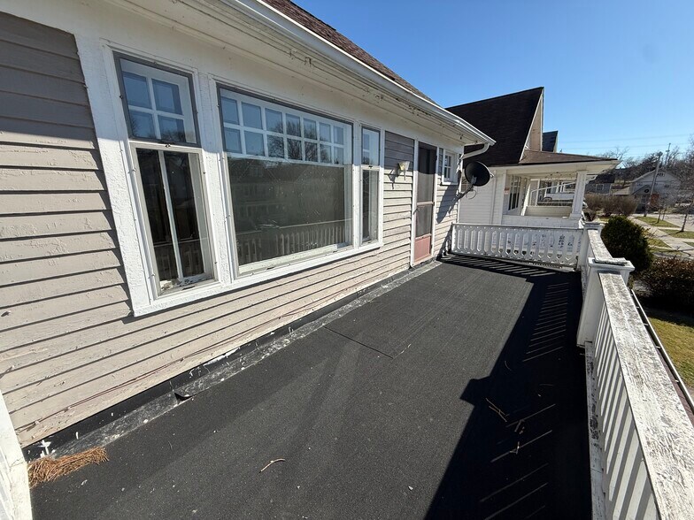 Building Photo - 1317 W 106th St