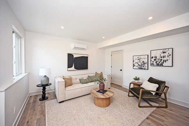 Building Photo - 3 Bed, 3.5 Bath - Modern, sleek & steps from Wasson Way!