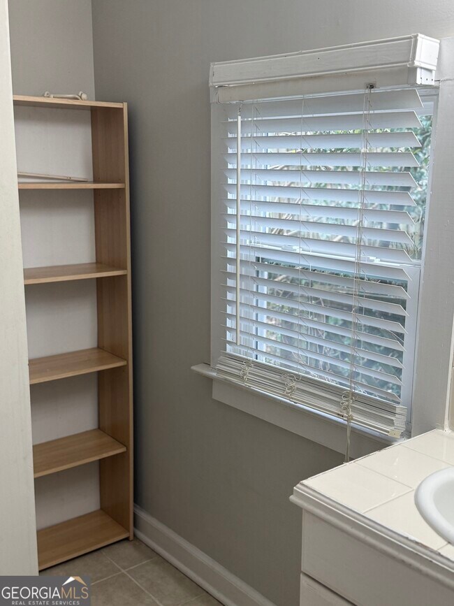 Building Photo - 1750 Linwood Ave