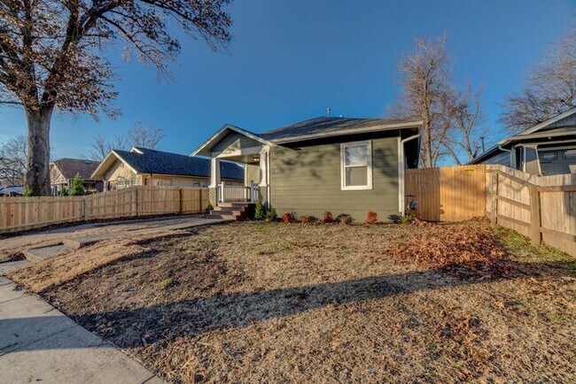 Building Photo - Dreamy Craftsman 3/2 Expertly Remolded