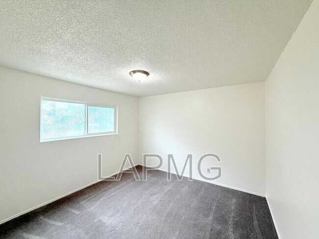 Building Photo - 169 W 42nd St