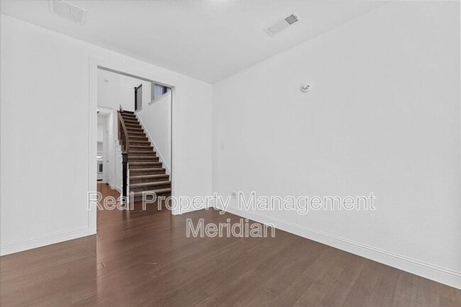 Building Photo - 14928 Belclaire Ave