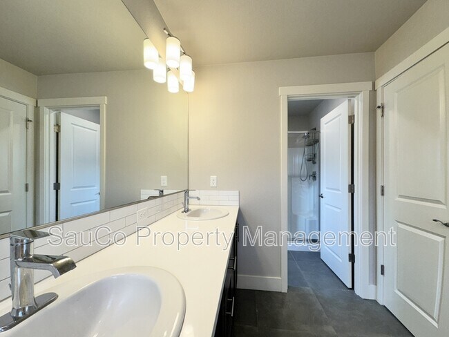Building Photo - 14419 SW 168th Ave